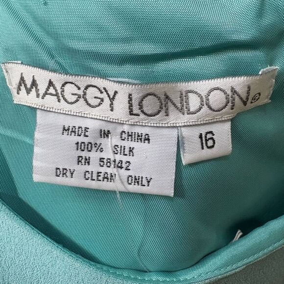 Vintage NWT Plus Size Maggy London 100% Silk, Fully Lined Shift Dress size 16 - Picture 9 of 9